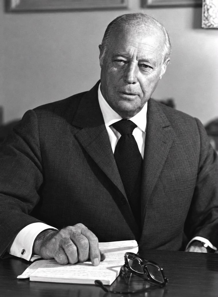 Retrato de Eugenio Mendoza Goiticoa sentado en su escritorio
